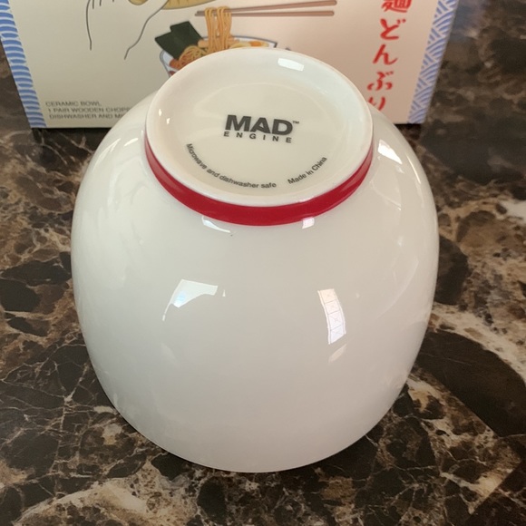 NIB! Mad Engine Noodle Bowl with Lid & Chopsticks - Picture 10 of 13